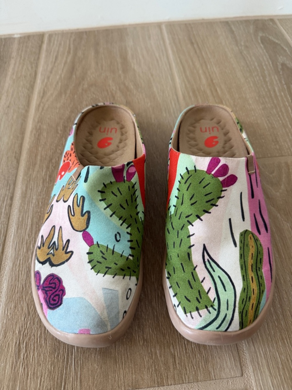 Uin women’s Slip-On Clog Shoes in Multicolor Cactus Print